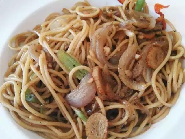 你在家吃泡面，我在多瑞小镇和狮子共进午餐。