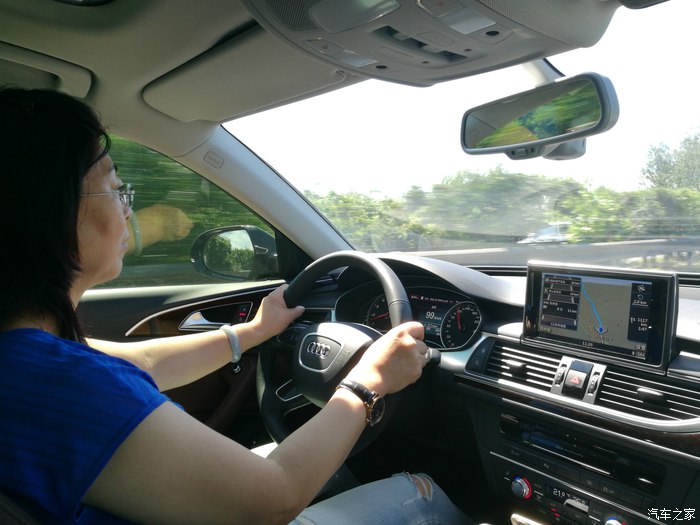 奥迪a6l2016款30fsi舒适型实拍,2016款奥迪a6l评测1.8t用车感悟