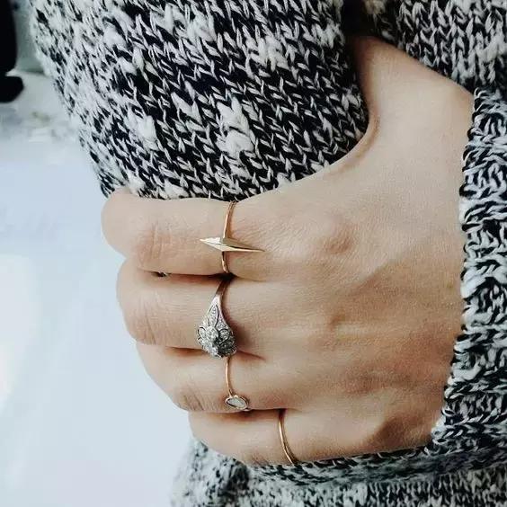 醒醒吧，你以为一只YSL就能堵住女人的嘴？