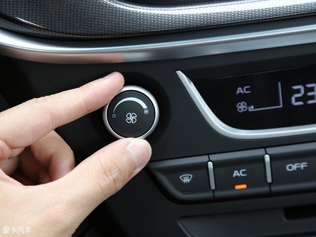 吉利帝豪2017款百万向上互联版,吉利帝豪百万款测试