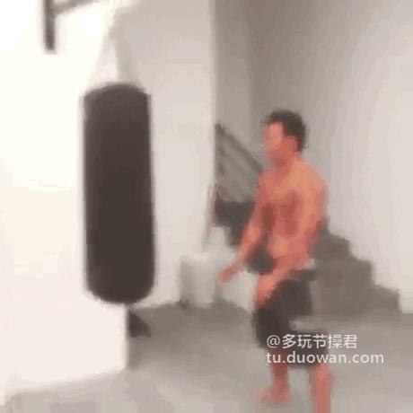 搞笑动态图：人见人爱的小萝莉