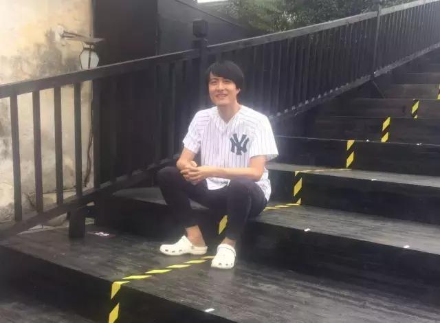 他是新浪潮戏剧的发起人，他说戏剧是当下且危险的