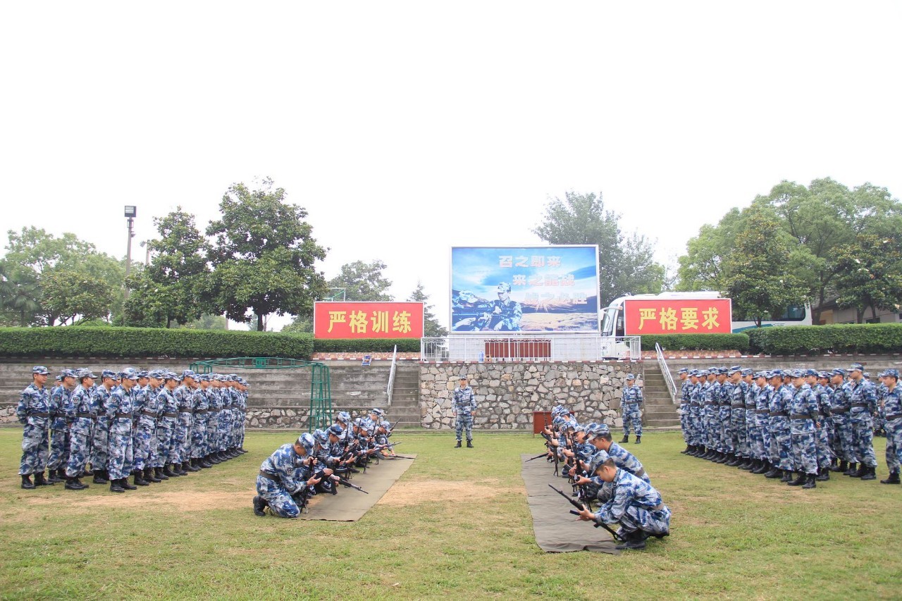 军事禁区未经批准禁止入内,驴友无视警告警示私自闯入禁区