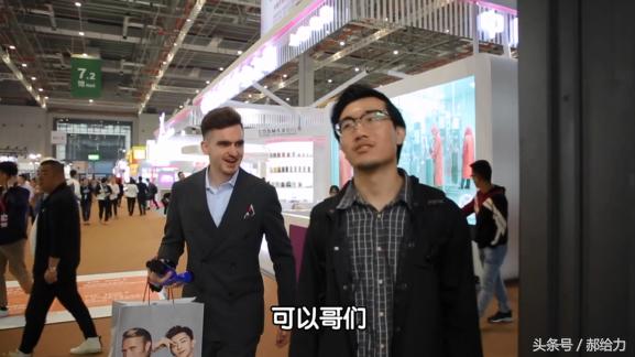 中国学生经历了外国穿搭改造之后，变化不可思议！【给力改造】