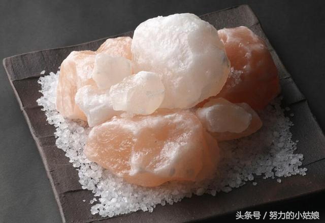 头上为什么会有螨虫？阿婆用一勺盐祛螨，千万螨虫落荒而逃