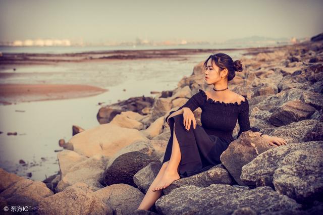 小说：姑娘上班睡觉，被情敌举报，双方家人打成一团，鸡飞狗跳