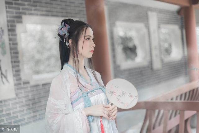 小说：小夫妻上山，直男夫君只顾抓野猪，丝毫没关注小娇妻不见了