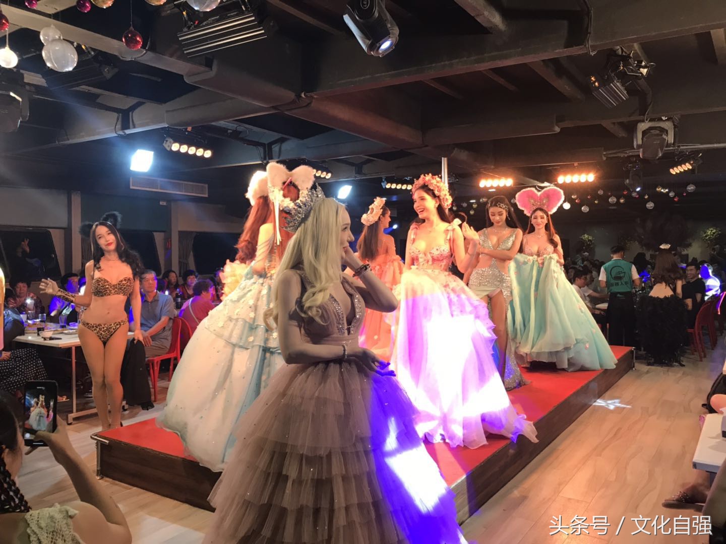 泰国游记二：被中国人扭曲的泰国“人妖”，笑贫不笑娼