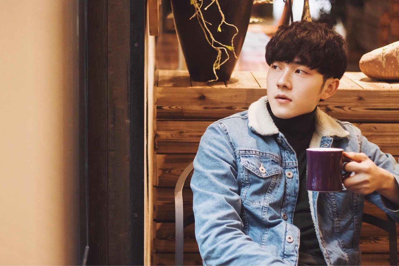 小说：绿茶女说她被惯坏了，他敲她额头：我惯坏的人，我自己收拾