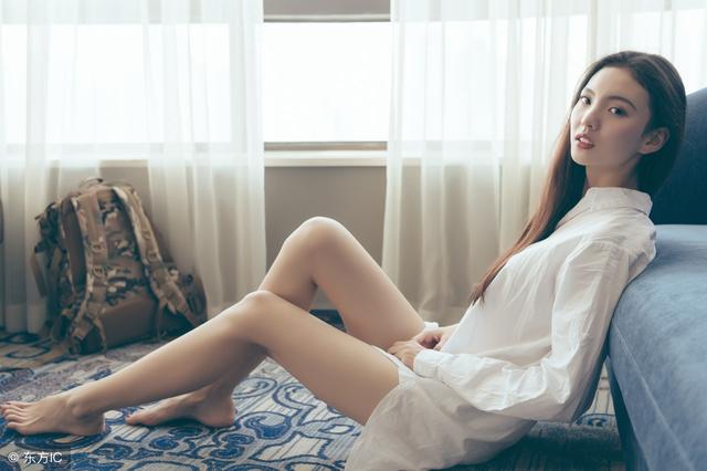 小伙偷包子被老板捉住,小伙子在面包厂偷面包