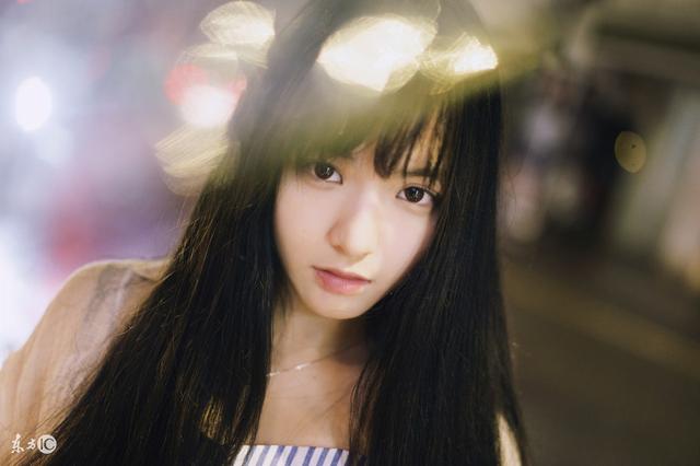 小说：网吧中混混闹事，高声喊还有谁，退伍老兵缓缓起身