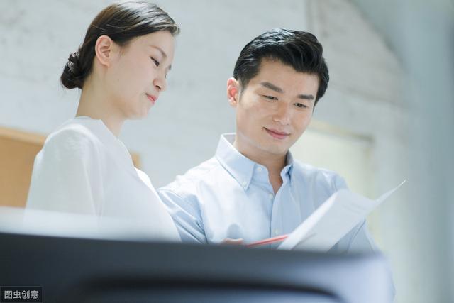 小说：开局，我就是教师！第三十二章国际足坛溜溜弯