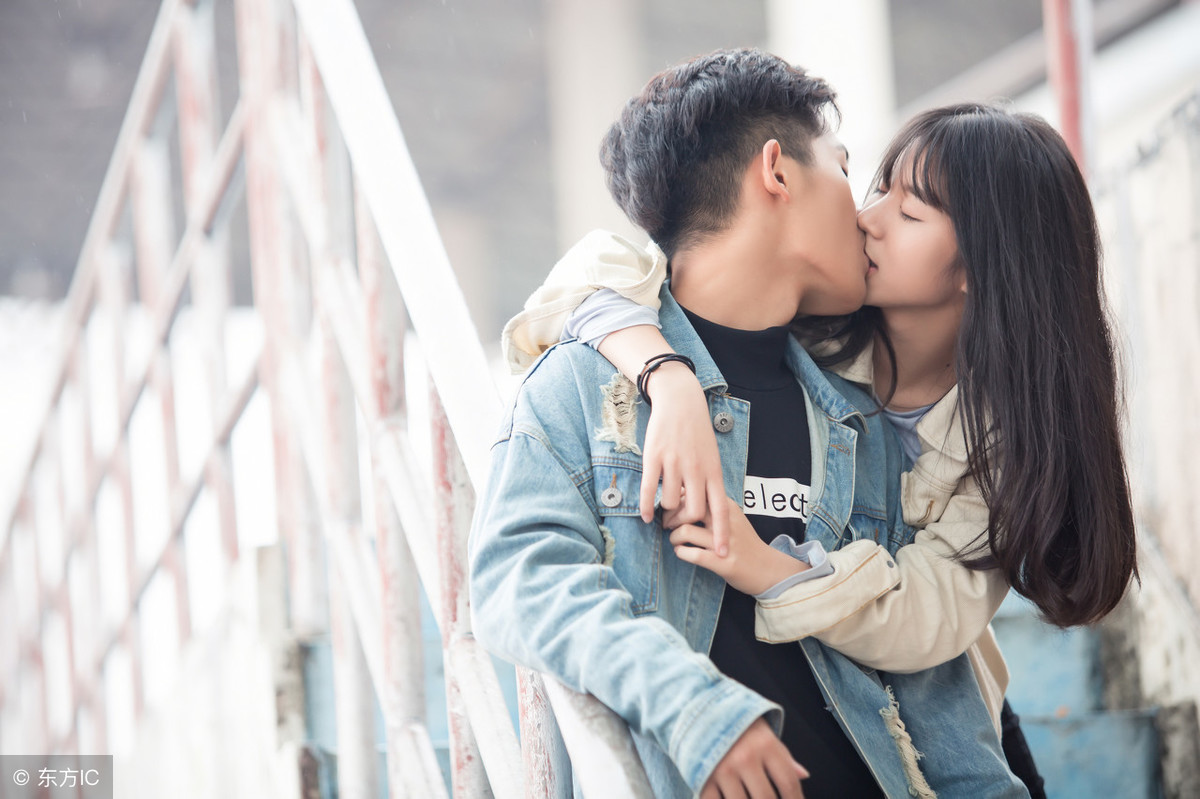 小说：她说：“混蛋！她在吐了，她怀孕了！”他要疯了