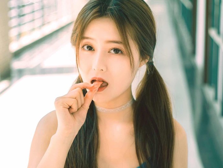 小说：美女输液感觉手疼，还不让小伙找护士：你公主抱我回家就行