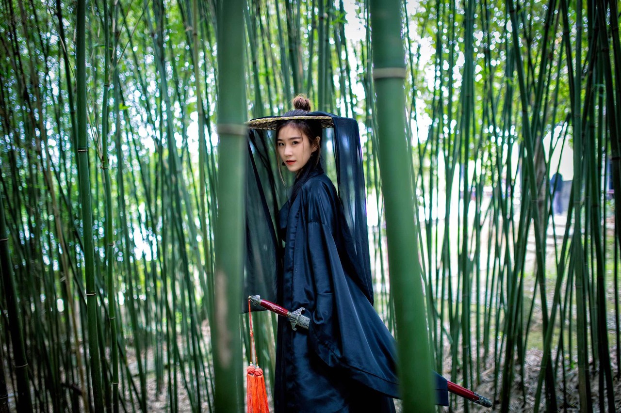 小说：小丫头逢人就要吃仙草，不曾想竟碰到一位大方婶婶，管饱