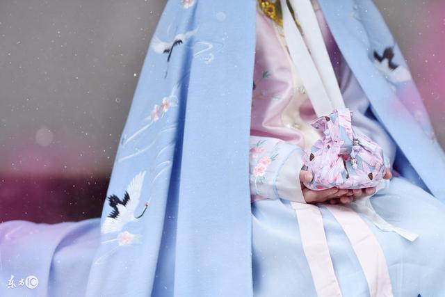 废柴三小姐女主穿越,小说三小姐