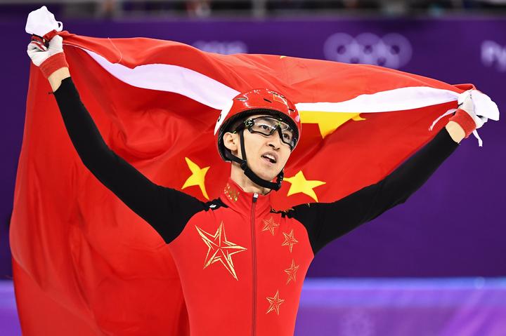 武大靖被韩国选手推原视频 (中国短道速滑武大靖和韩国选手)