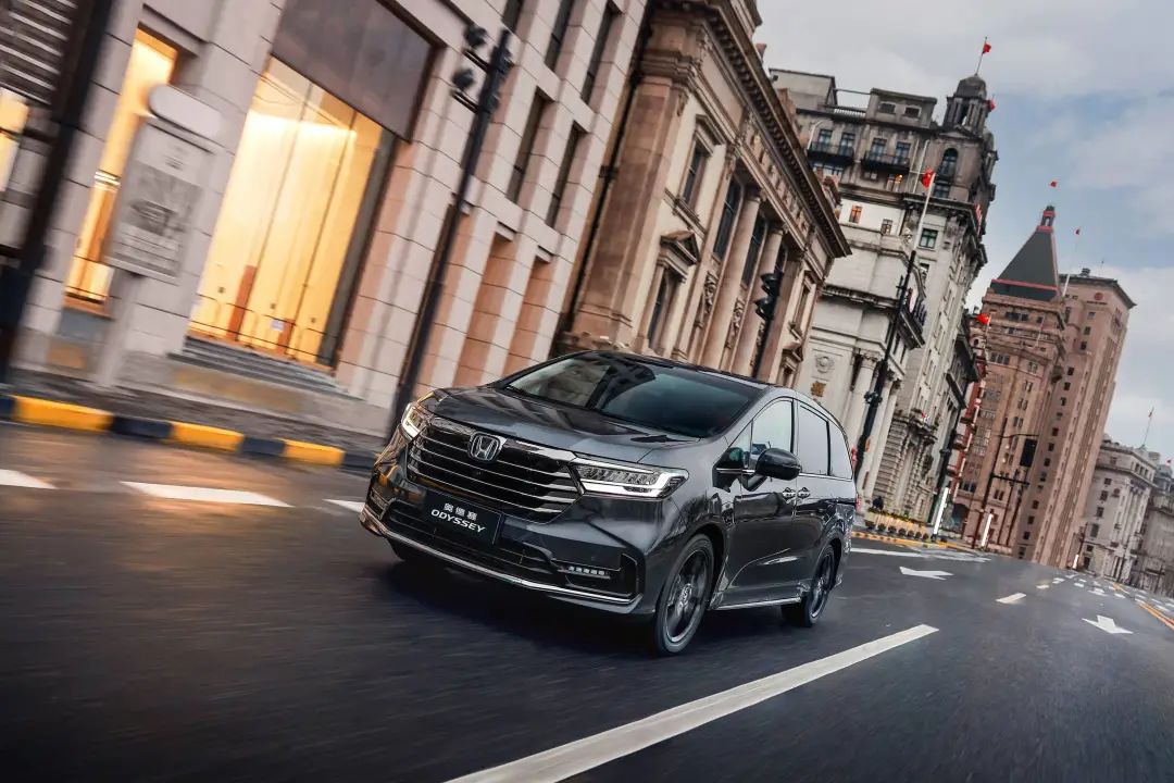 凌放腰斩，卡罗拉变成移动路障｜2022年日本人买什么车