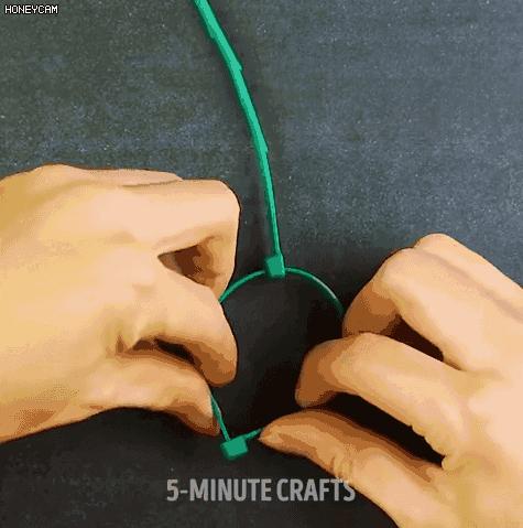 不锈钢楼梯扶手油污清洁小妙招,清洁厨房纱窗油污的小妙招