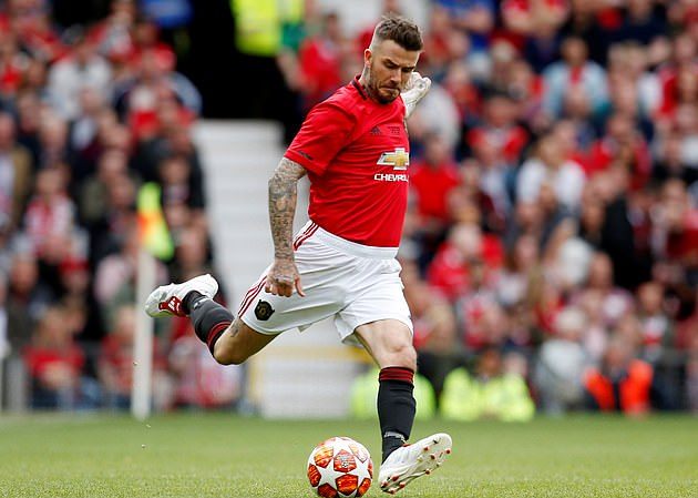 贝嫂带小七去看足球赛,贝嫂带娃看小贝比赛