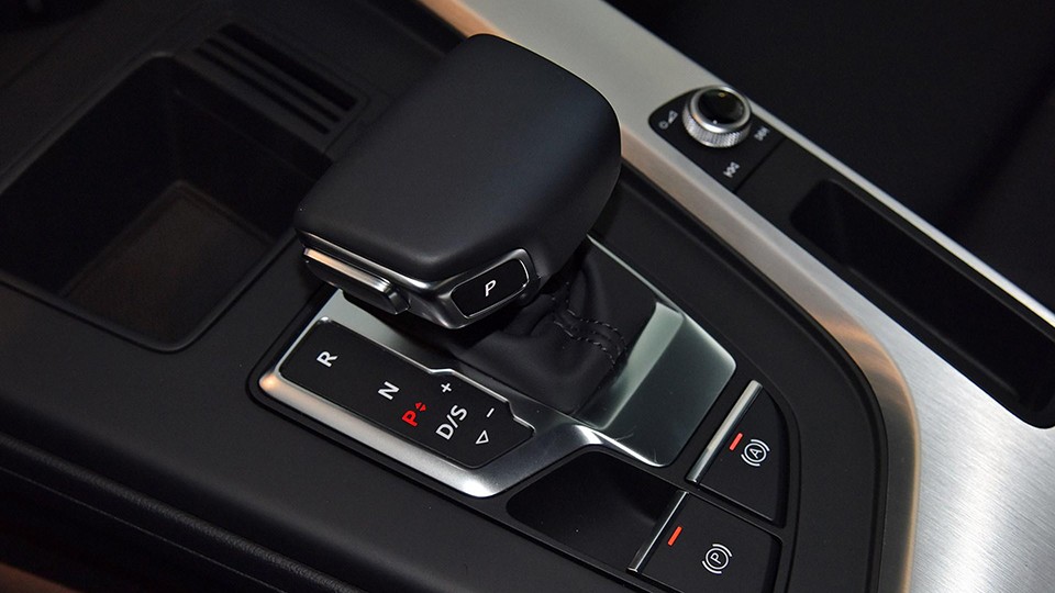 奔驰c260l宝马3系奥迪a4l买哪个好,30万轿车怎么选宝马3系奥迪a4l