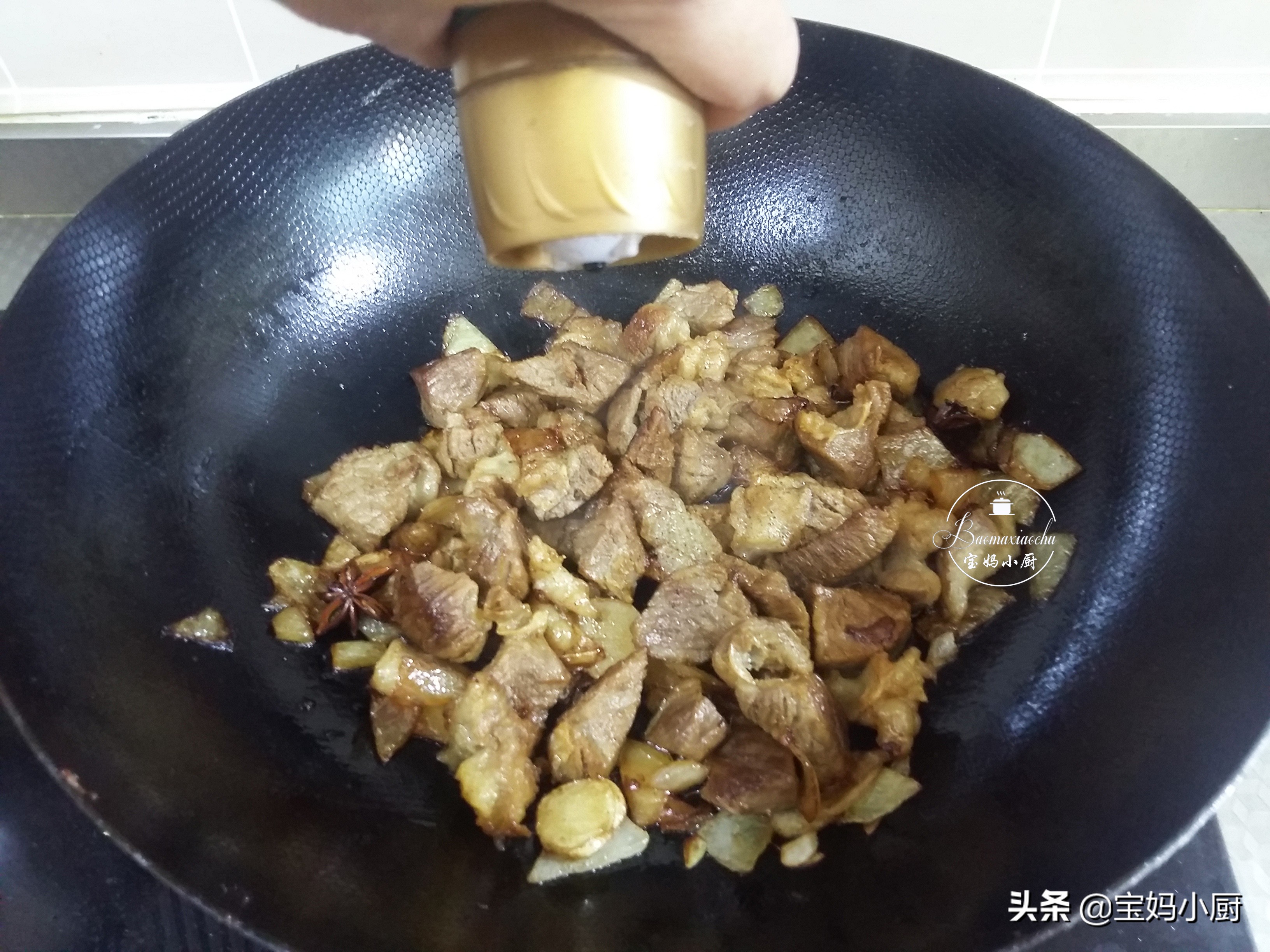 炖牛肉放什么调料没膻味,炖牛肉一股料酒味
