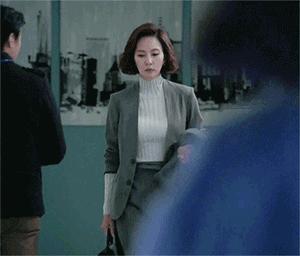 暗讽娱乐圈乱象解说,半个娱乐圈被绿的女明星