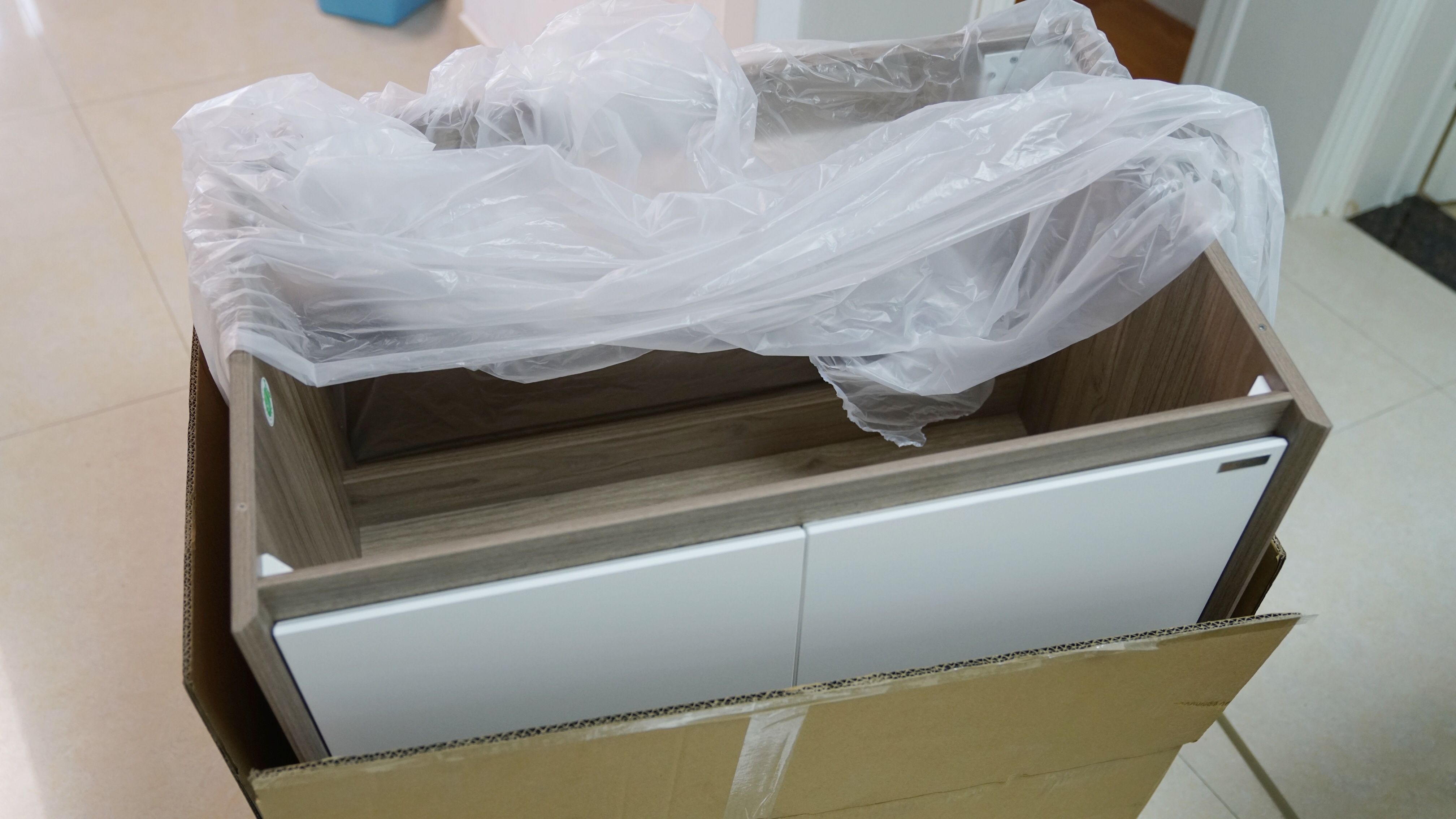 智能镜柜和普通镜柜哪个更实用,镜柜能换智能镜吗