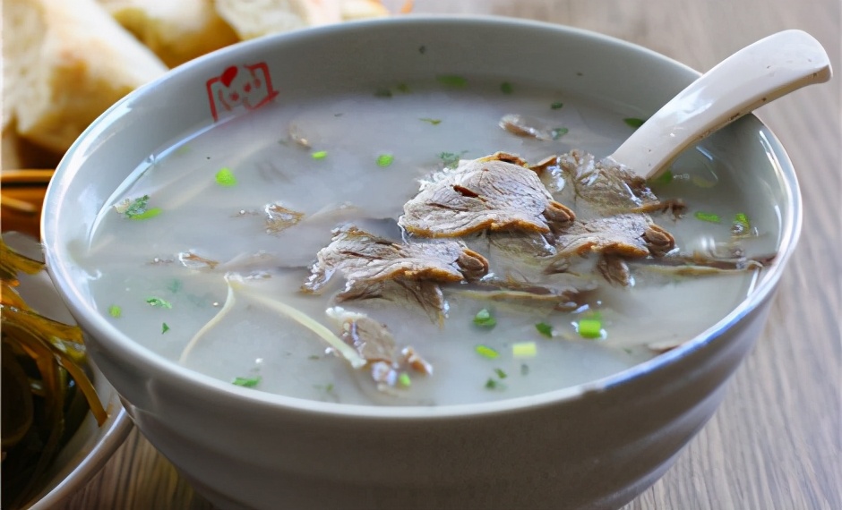 羊肉要怎样洗才没膻味又好吃,焯水羊肉的正确方法