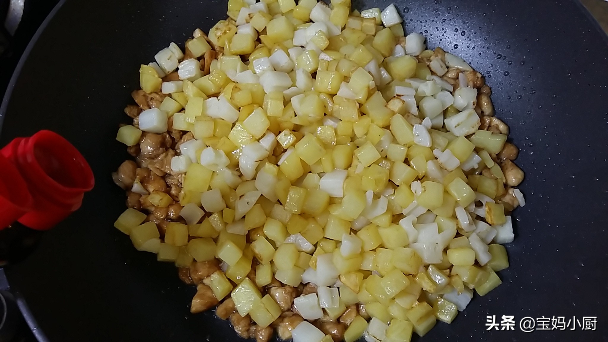 鸡肉炖土豆怎样做不腥不柴好吃,怎么清炖鸡肉又嫩又烂不老不柴