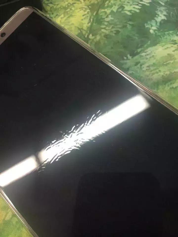 如何把手机的钢化膜拆下来,苹果手机钢化膜贴膜神器教程