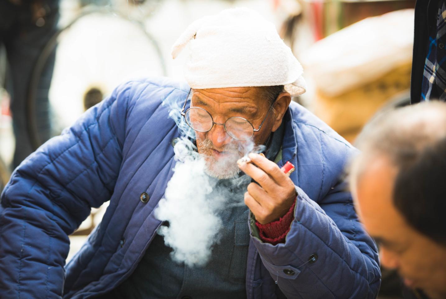 两腮无肉不可教脸有横肉是凶相,满脸横肉呈凶相两腮消瘦