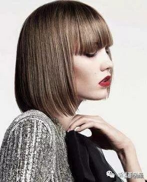 谭松韵蓬松的头,谭松韵摘掉眼镜打扮后惊艳出场