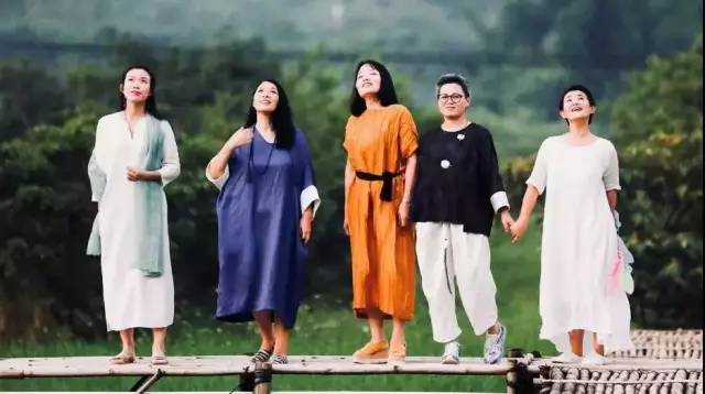 七个闺蜜造房养老,7个闺蜜一起改造农村小院