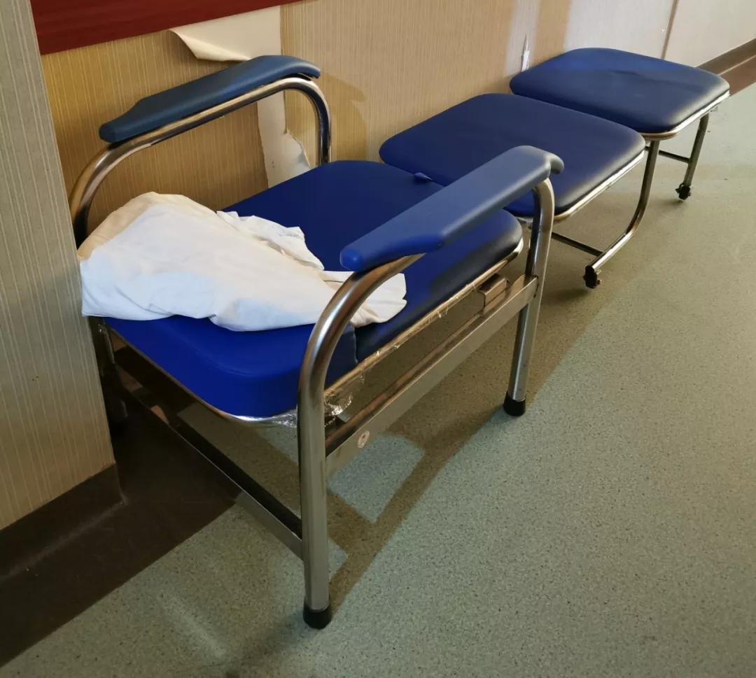 单亲妈妈不幸患白血病事件,与白血病抗争8年的女孩