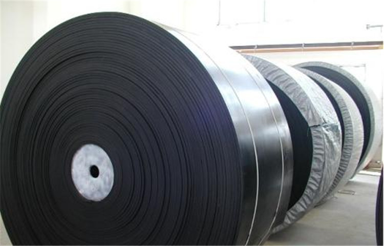 输送带配重轮处左右跑偏怎么调整,爬坡输送带中间跑偏是什么原因