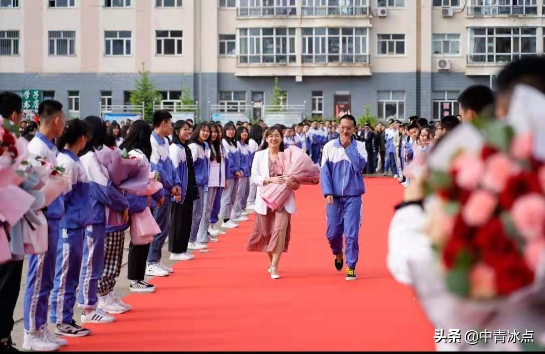 北京向北2000公里这个小镇有几十家教培机构，零下40度晚自习后还要补课，学生坐专列去高考