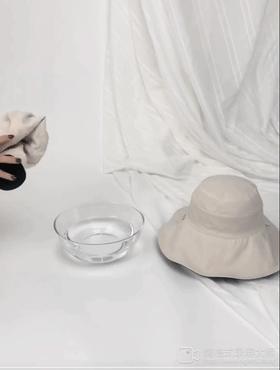 女人过40，建议出门戴帽子，既防晒又减龄，45像35，时髦又有档次