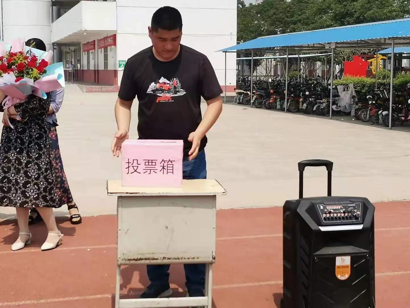 沛县敬安中学举行2021届毕业生感恩暨爱心人士张言海捐赠活动