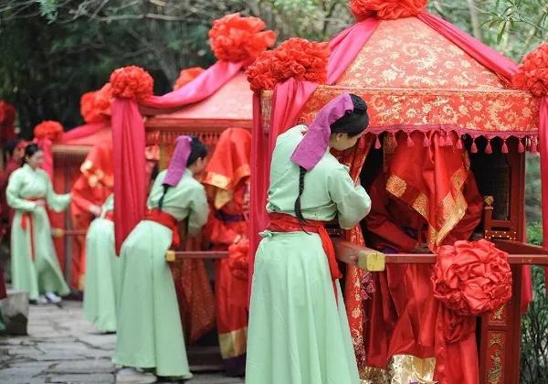 天津人结婚选日子,天津人结婚穿衣有讲究吗