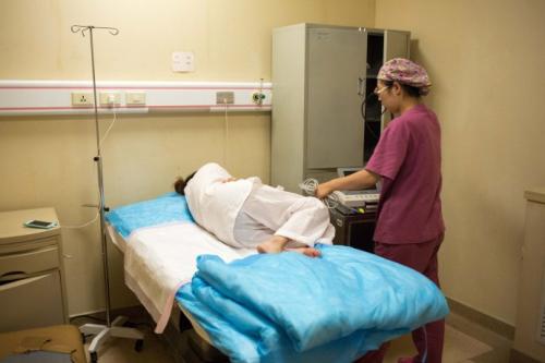 “这孕妇不是一般人”，宫开到二指，在待产室跳舞催生