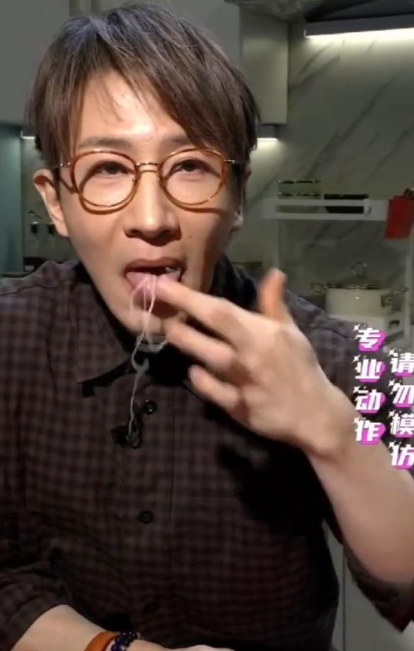 吞针引线魔术刘谦,刘谦吞针穿线魔术揭秘