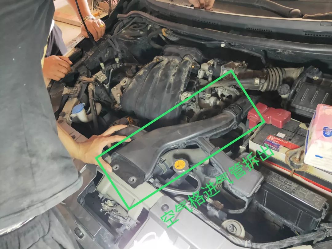 尼桑骐达1.6t更换铱铂金火花塞,日产阳光2011款换火花塞