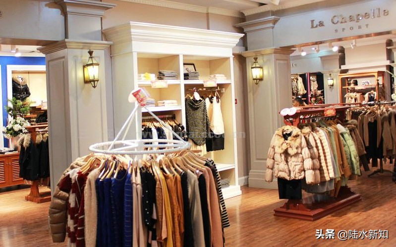 同样是“抄袭”，海澜之家赚34亿，它却巨亏20亿，关店4000家