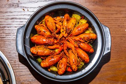 昆明风情街美蛙鱼头,昆明廖姥爷美蛙鱼头火锅