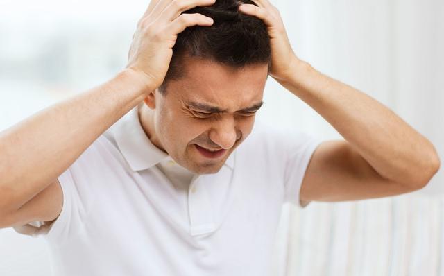 王俊凯表演突然晕倒,王俊凯跨年晕倒