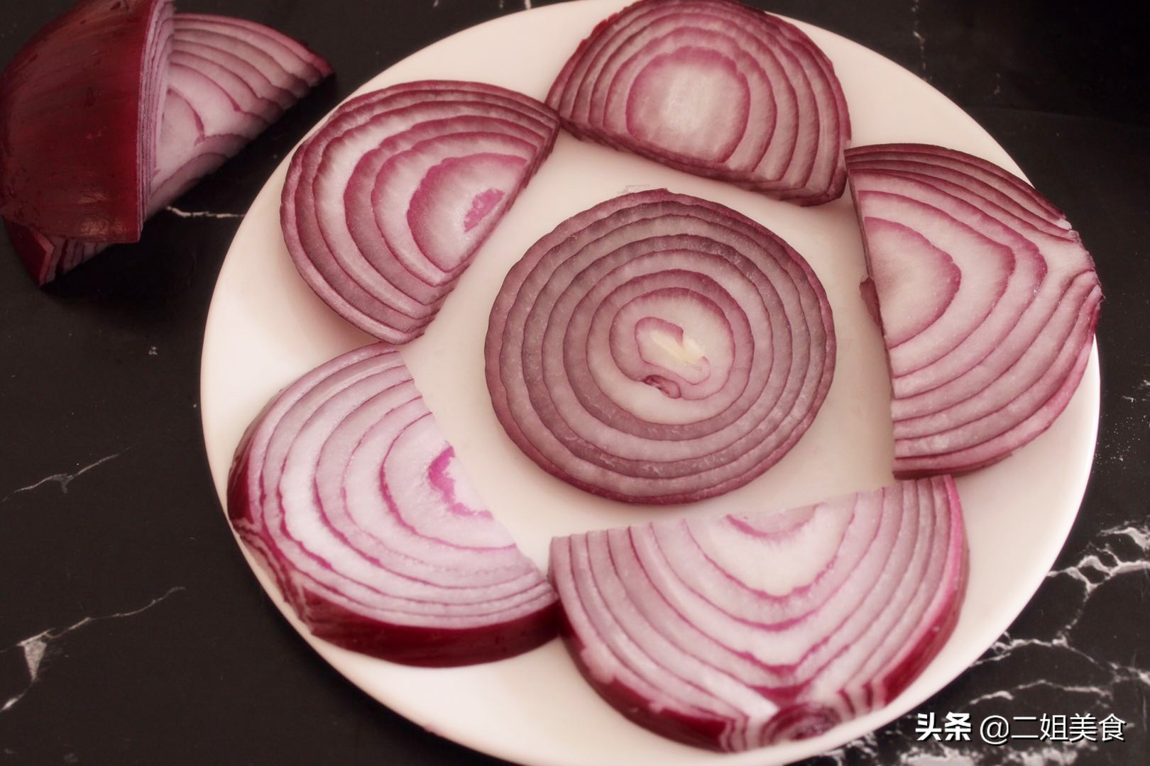 切洋葱辣到眼睛怎么缓解,怎么切洋葱不会被辣眼睛