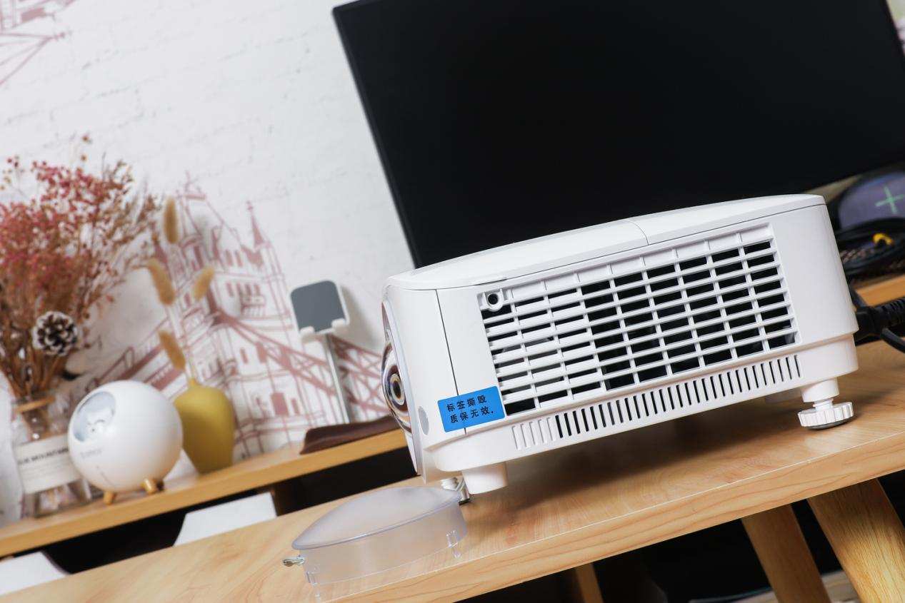 明基适合白天的投影仪选哪款,千万别买300的投影机