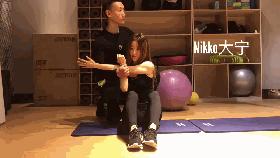 怎么减掉斜方肌变成一字肩,女人天鹅颈怎么练出来