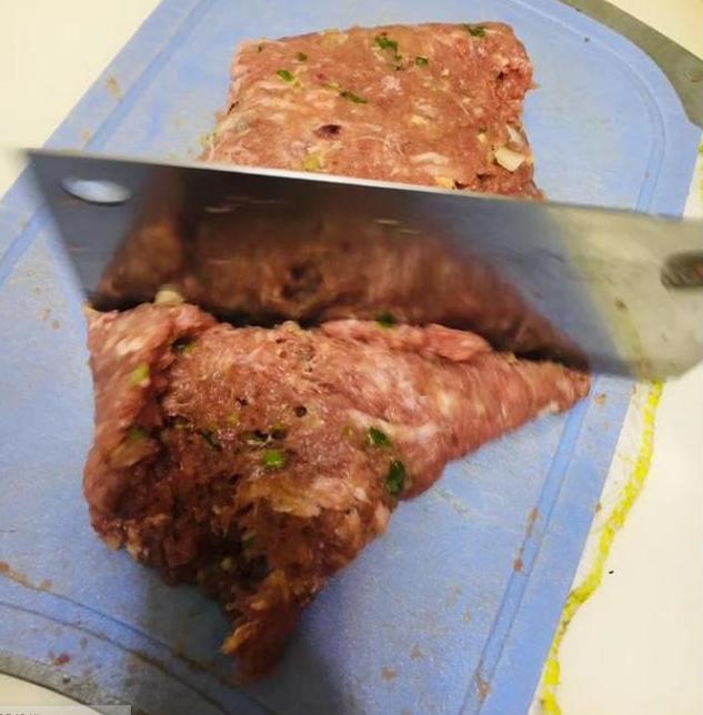 邻居剁肉事件,邻居剁肉馅吵架后续